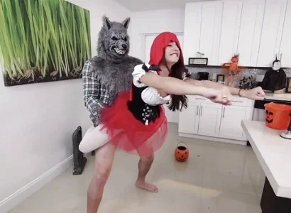 Nàng quàng khăn đỏ chén nhau không thoát