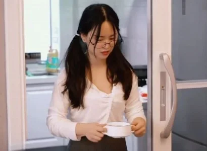 Chị gái bị cha dượng chịch